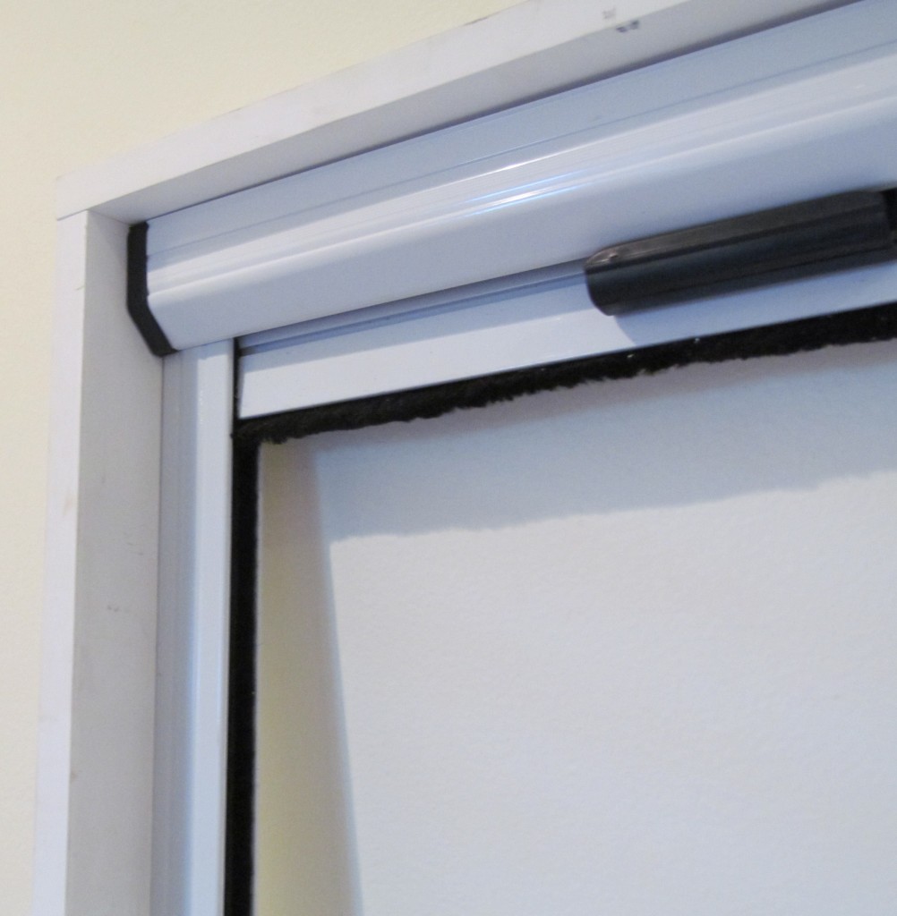 pull down retractable fly screens